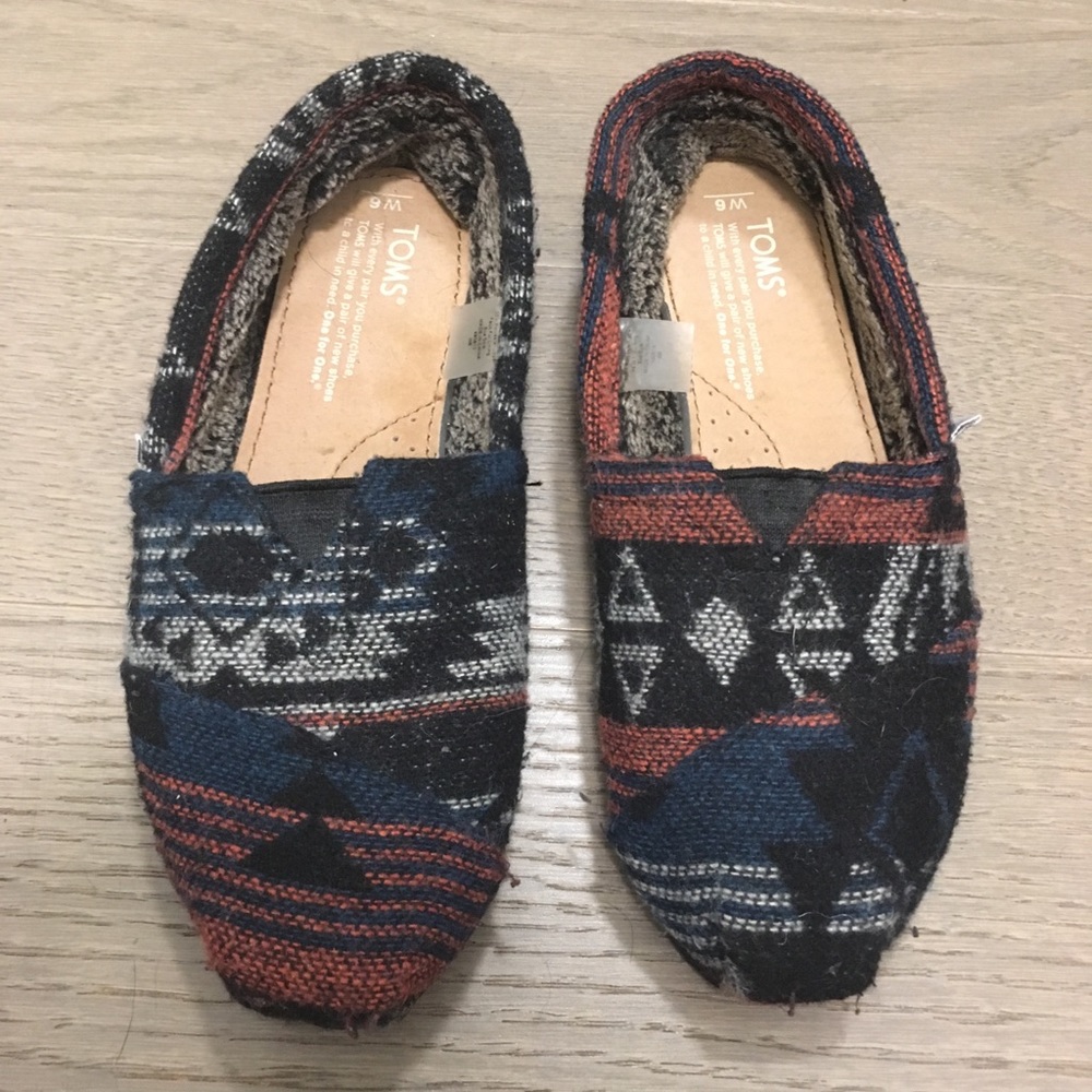 Size 6 Toms tribal pattern
